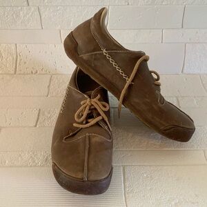 El NaturaLista vegan leather fall shoes